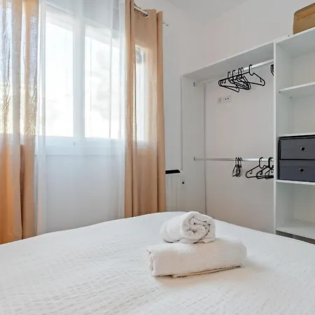 Holiday home Hauzify I Casa Olivella